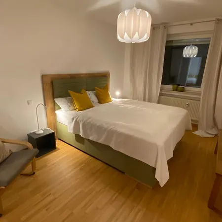 Schoene 90qm Mit Sonnenterrasse Und Aussicht Lägenhet